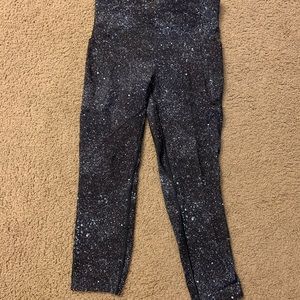 Lululemon women’s leggings in size 6.